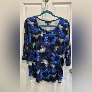 Karen Kane 1X blue floral top 3/4 sleeves. Soft and drapes beautifully
